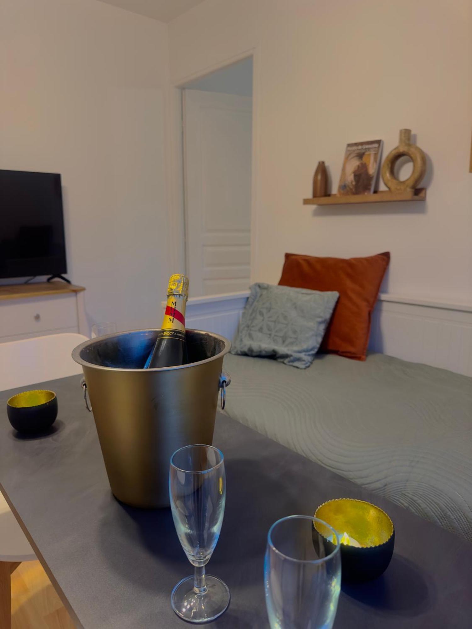 Appartement Chloe Du Lac Montferrat  Ngoại thất bức ảnh